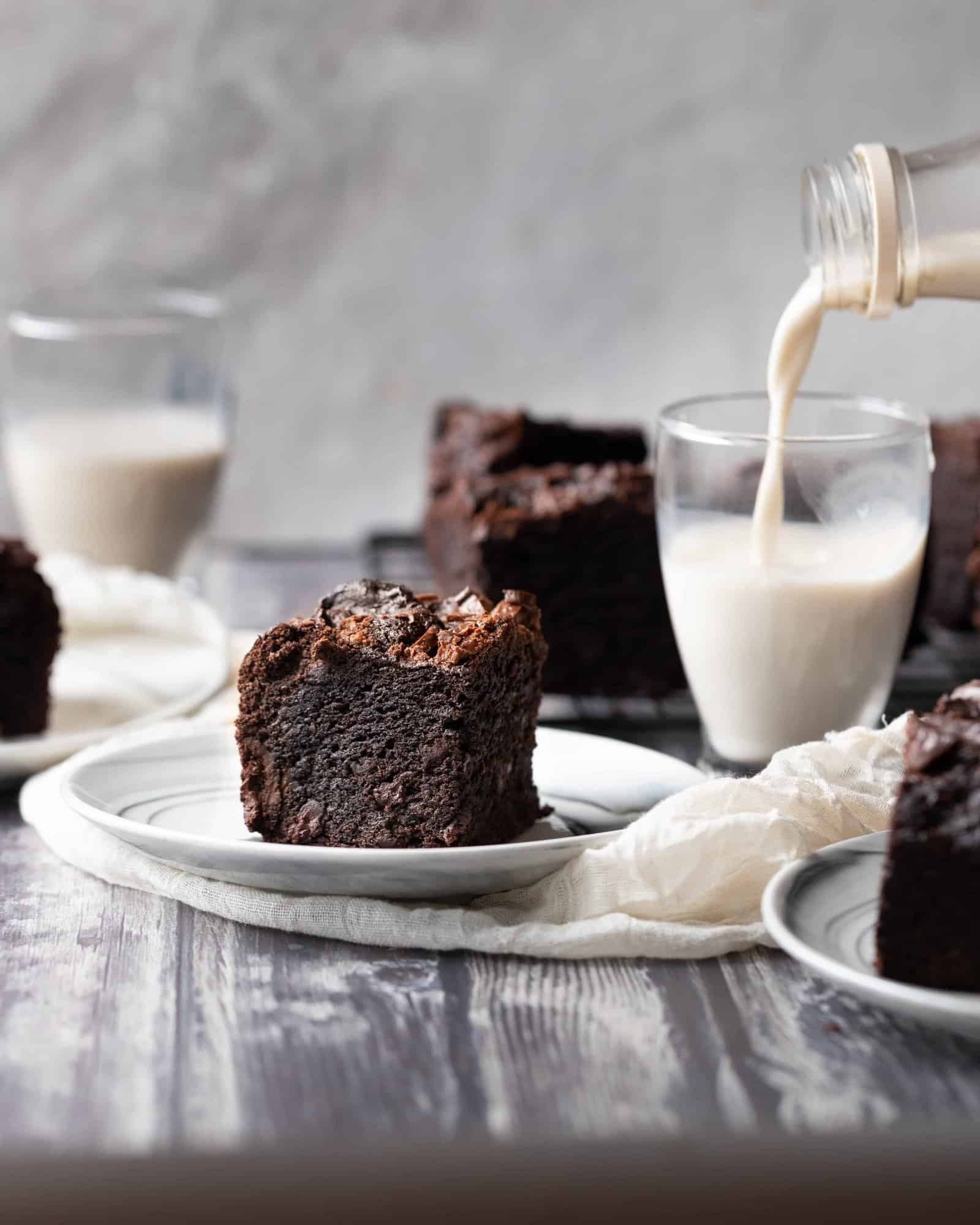 Simple Fluffy Gluten-Free Brownie Cake, yes it's vegan too