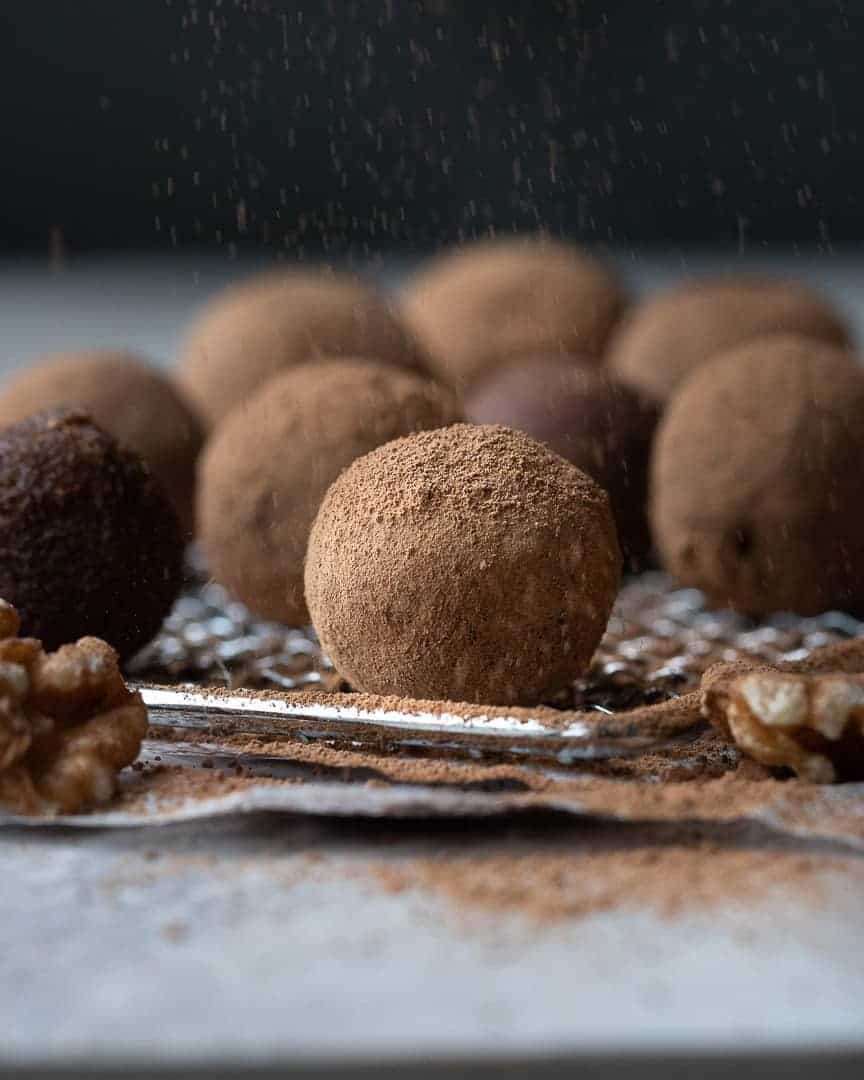 No bake energy balls made with simple ingredients