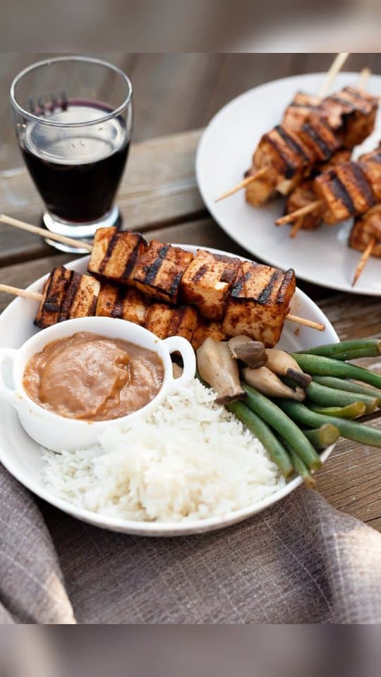 Happy Friday friend's 🤩 I'm over here already missing BBQ season! Luckily this peanut sauce is being a good friend 🤤 lol! 

Have you tried BBQ tofu yet? Smothered in a miso maple peanut sauce...
Full Recipe 👇
_______________________
• 1 package extra firm tofu
• your fav BBQ sauce
• sesame oil
• wooden skewers (soak in water for 15 minutes)
.
Peanut sauce:
•1/4 cup peanut butter
•3/4 cups plant milk
•1 tbsp soy sauce
•1 tbsp maple syrup
•1 tsp Garlic powder
•1 tsp ginger powder
•Lime juice
.
Take your EXTRA FIRM tofu out of the package and drain the water. Wrap in tea towel and let it sit for 15 minutes. Then take the tofu and cube it. Place into a dish and add about 1 cup of BBQ sauce and a dash of oil (helps it not stick). Then put them onto the skewers. 
.
Fire up your grill. When it's hot, brush a little oil and place tofu skewers down on the grill. Cook for about 5 minutes per side. 
(To make in the oven just preheat to 400 then cook for about 35 minutes flipping half way through)
.
For the peanut sauce just add the ingredients into a blender and blend. Then heat it over medium heat for a few minutes. For the lazy version just skip the cooking part, this sauce is killer both ways!
_______________
.
.
.
.
#vegancommunity #vegantoronto #veganrecipeshare #plantbasedchef #justvegan #veganmealideas #veganeasy #plantbasedvegan #feedingkids #glutenfreelunch #nourishyourbody #plantbasedkids #vegetarianeats #funrecipes #eeats #familyfoodtribe #feedingmyfamily #foodtribe #tofurecipesthatdontsuck #tofurecipe #easyhealthymeals #plantbasedmeal #veganfoodideas #alwaysbbqseason #bbqing #peanutsauce #peanutsaucerecipe