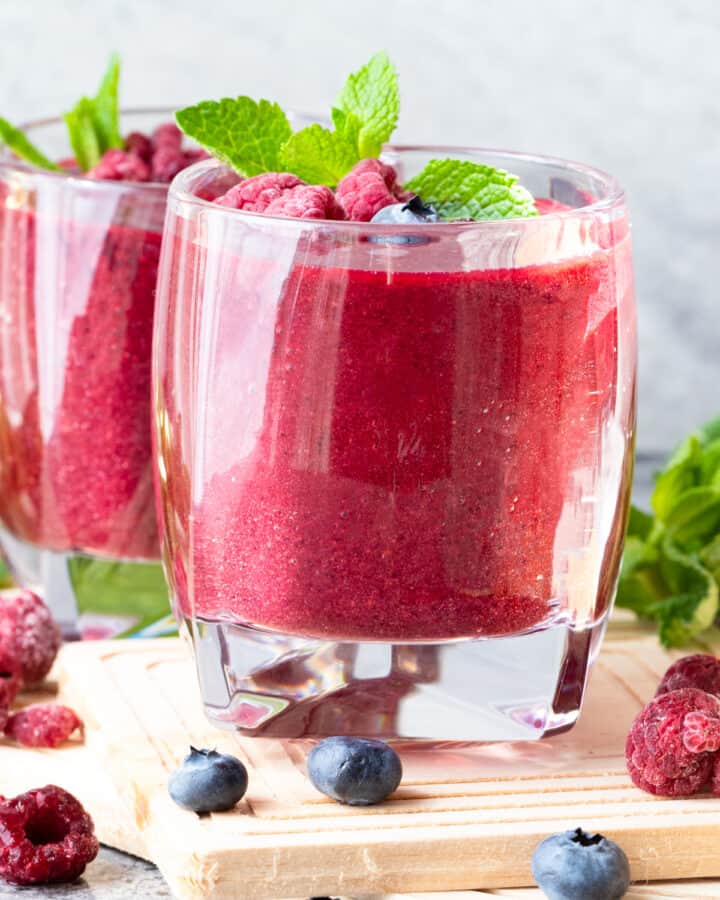 Healthy Blueberry and Raspberry Smoothie (Dairy-Free, No Banana ...